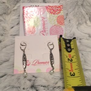 Pearl drop earring new